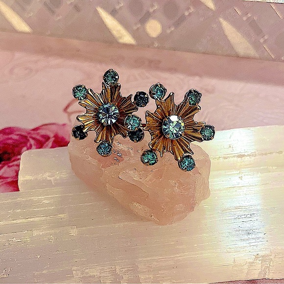 Vintage 1950s Starburst Rhinestone Earrings - Picture 4 of 10